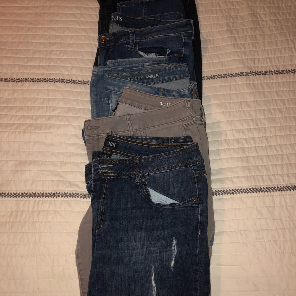 Bundle of 4 pairs of jeans